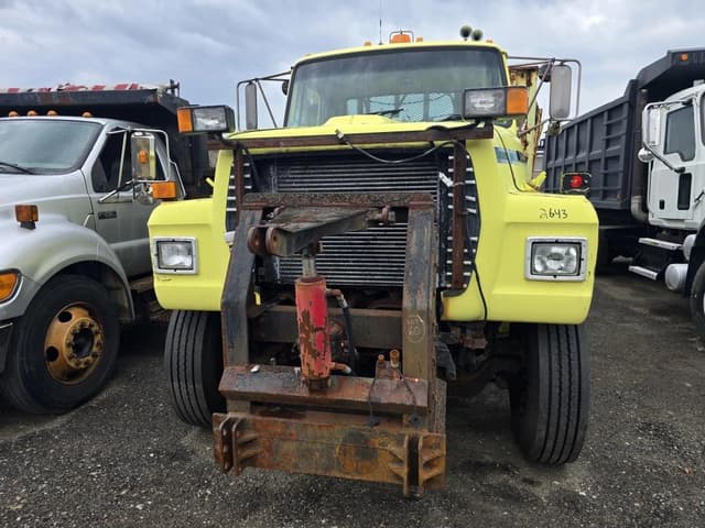 Image of Ford L8000 equipment image 1