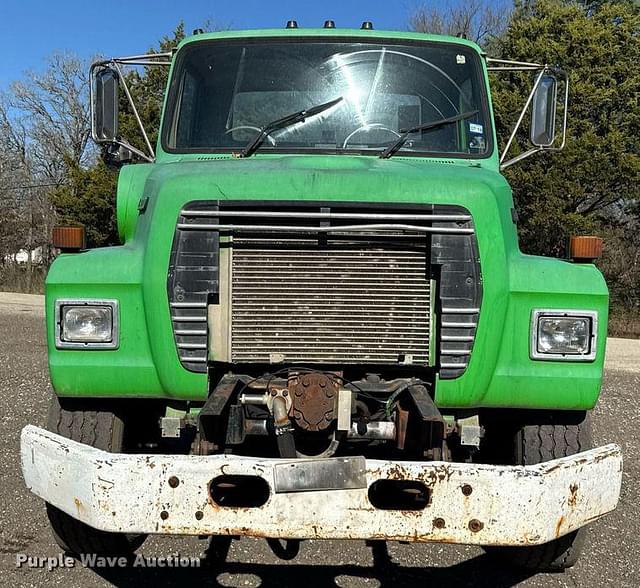 Image of Ford L8000 equipment image 1