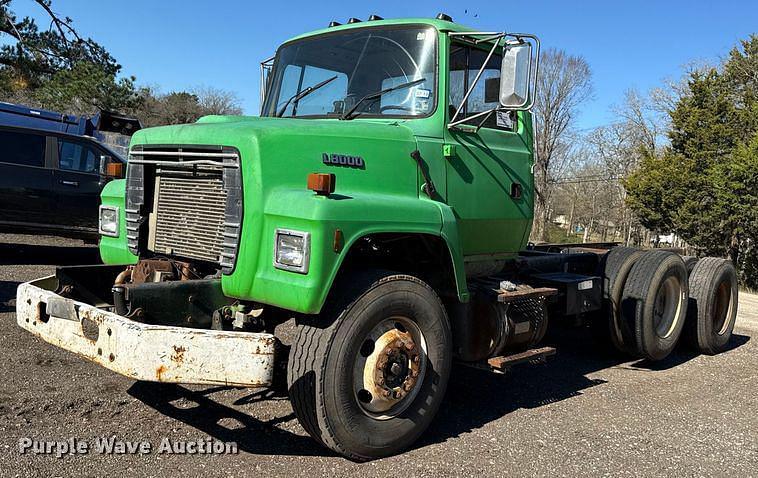 Image of Ford L8000 Primary image