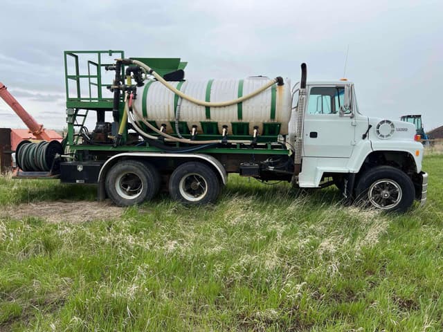 Image of Ford L8000 equipment image 3