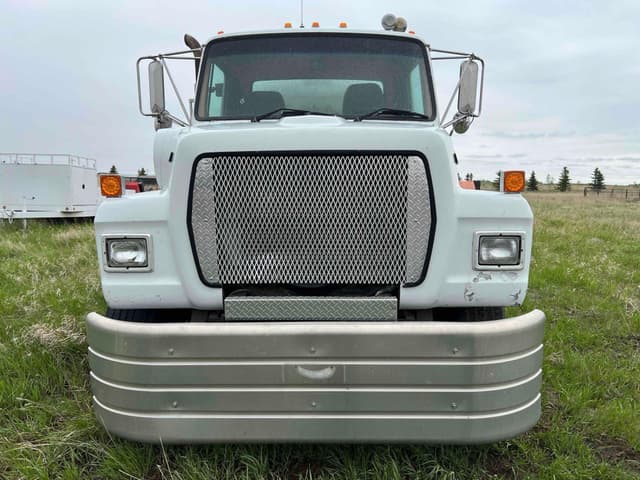 Image of Ford L8000 equipment image 1