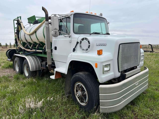 Image of Ford L8000 equipment image 2