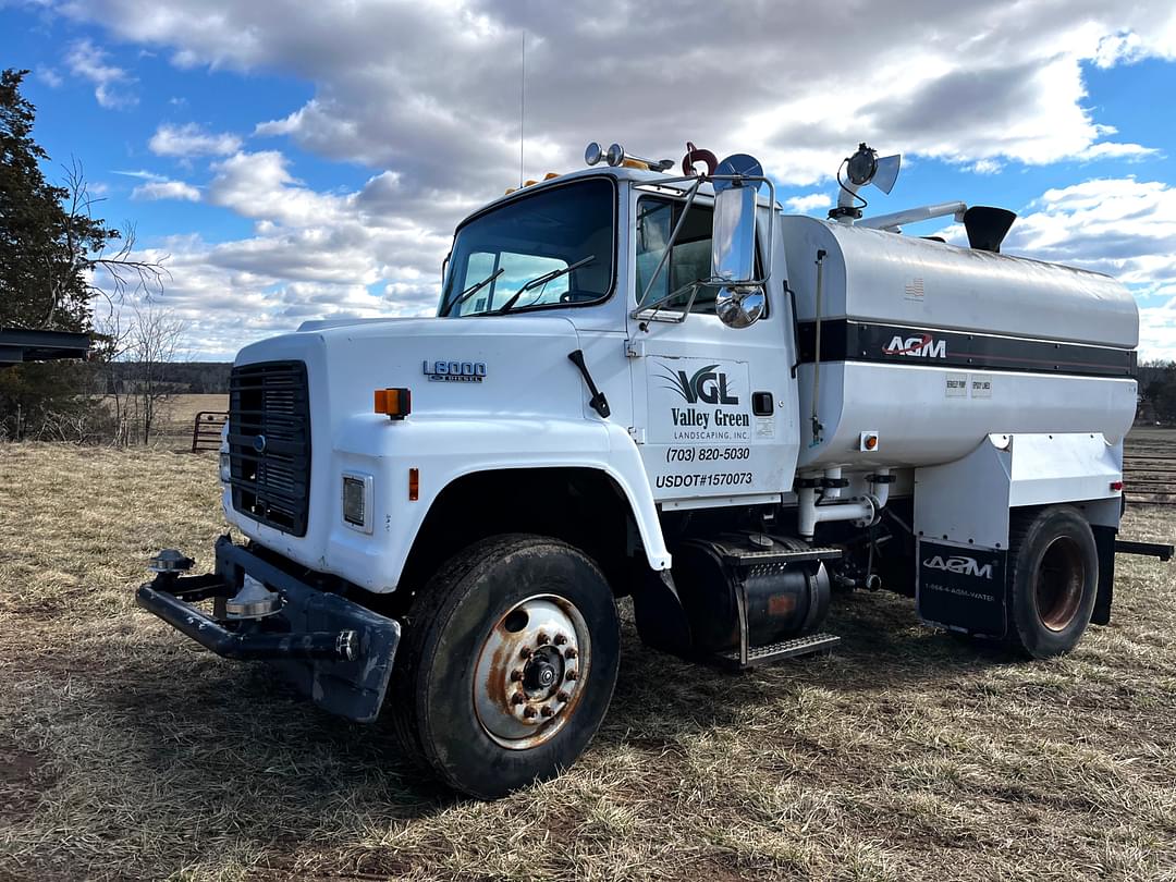 Image of Ford L8000 Primary image