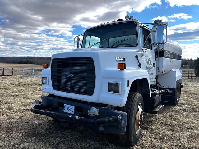 Image of Ford L8000 equipment image 2