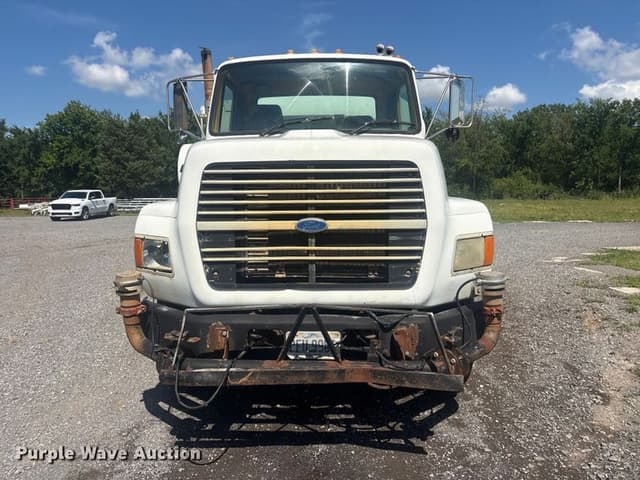 Image of Ford L8000 equipment image 1
