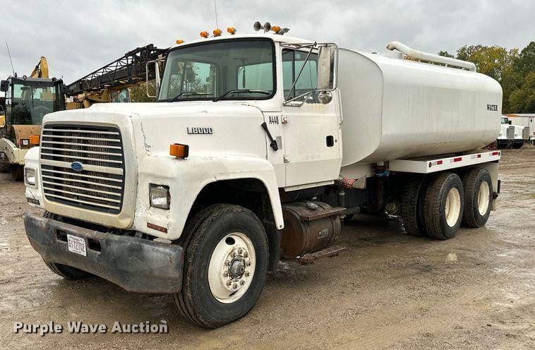 Main image Ford L8000