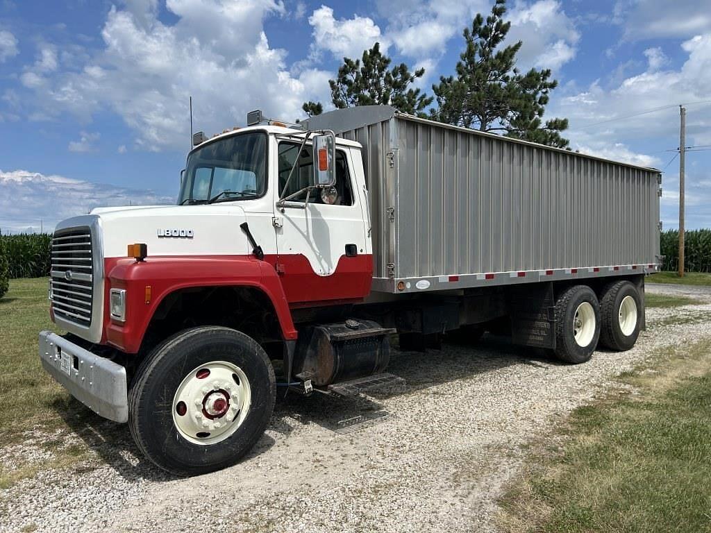 Image of Ford L8000 Primary image