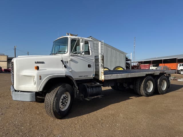 Image of Ford F-9000 equipment image 2