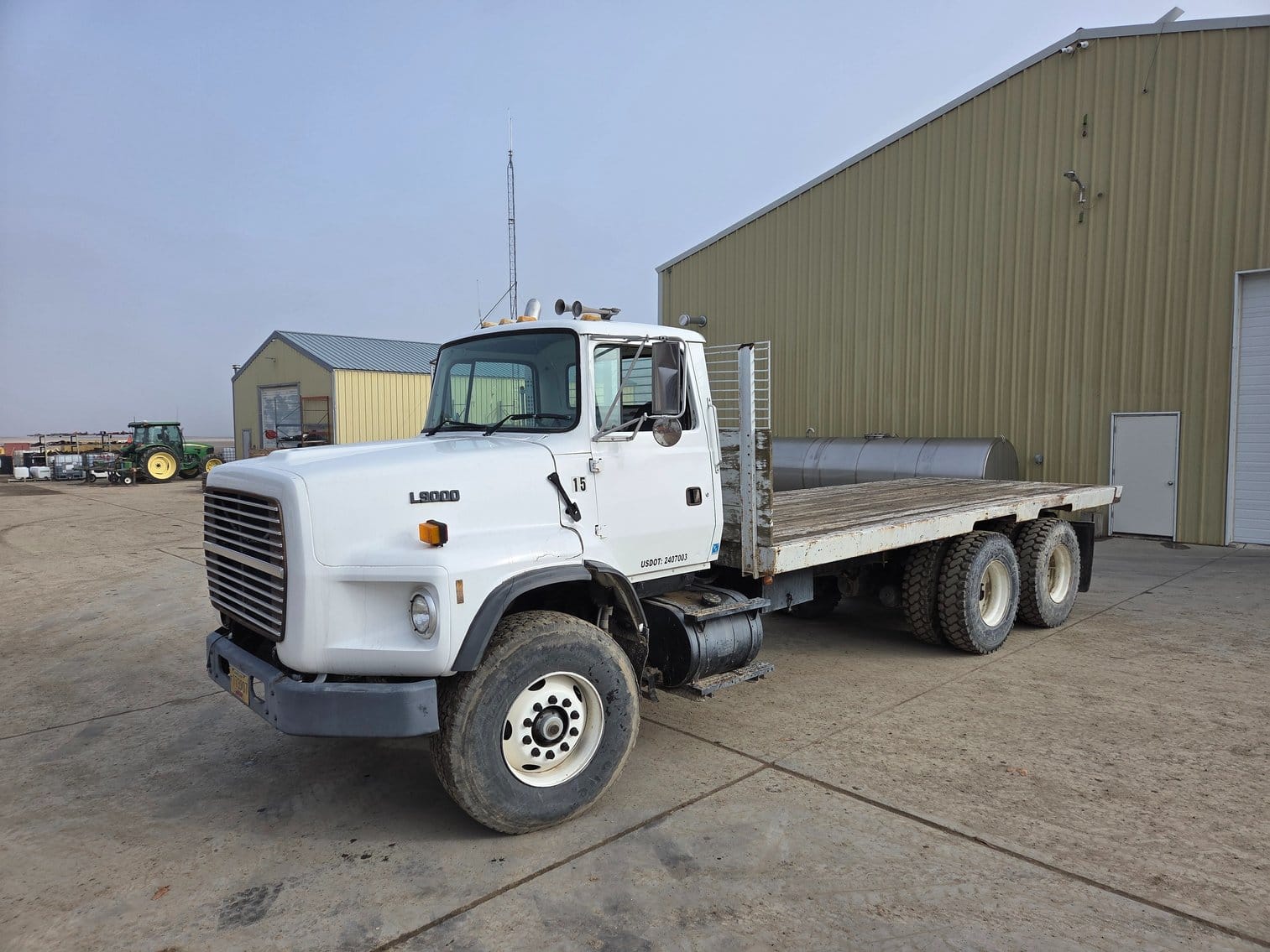 1995 Ford F-9000 Equipment Image0