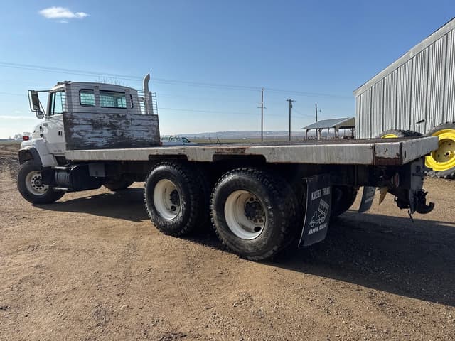 Image of Ford F-9000 equipment image 4