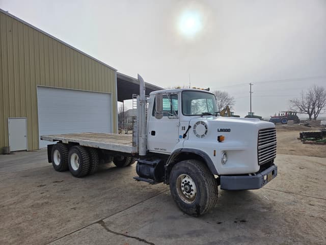 Image of Ford F-9000 equipment image 1