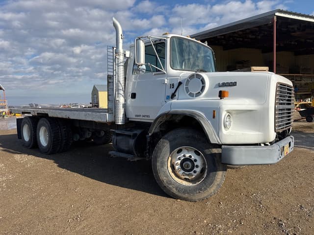 Image of Ford F-9000 equipment image 3