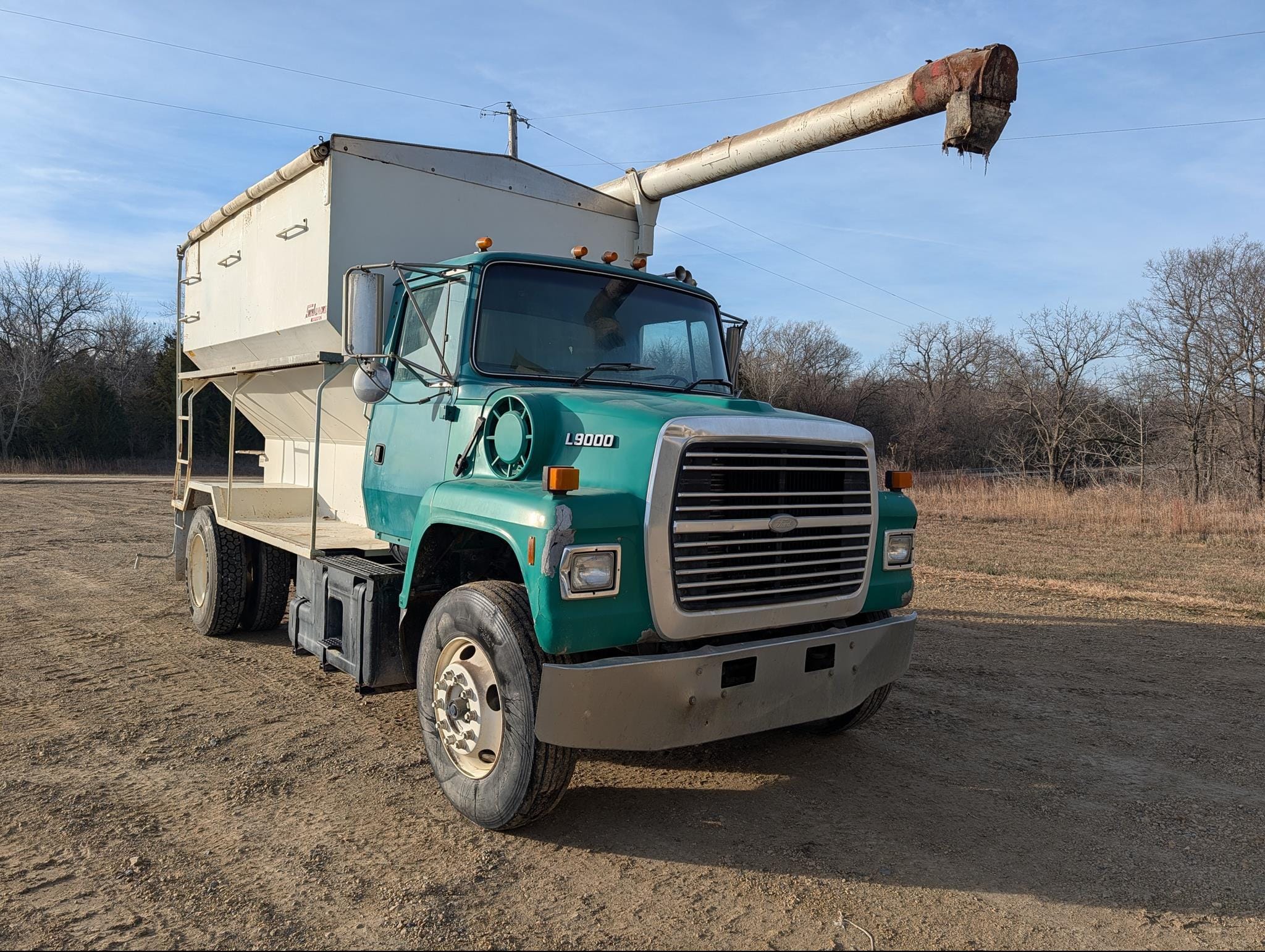 1995 Ford L9000 Equipment Image0