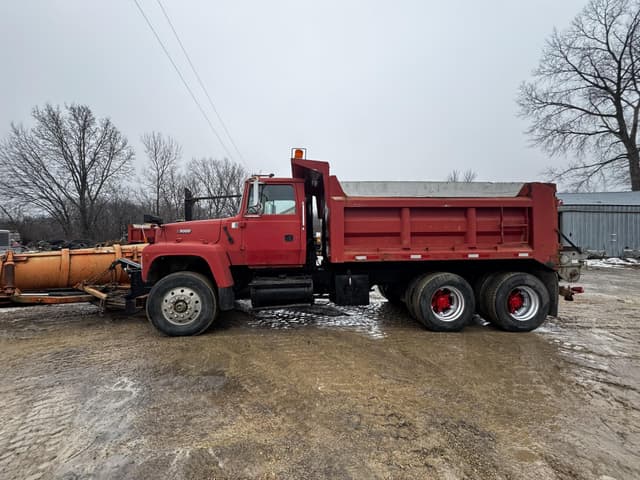 Image of Ford L9000 equipment image 4