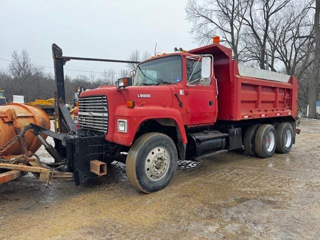 1995 Ford L9000 Equipment Image0