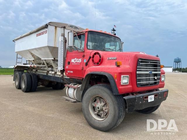 Image of Ford L9000 equipment image 4