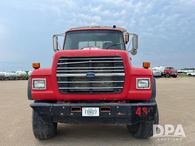 Image of Ford L9000 equipment image 2