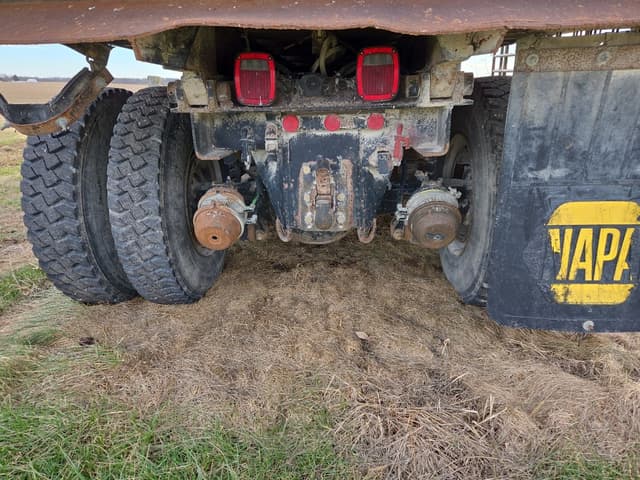 Image of Ford L9000 equipment image 4