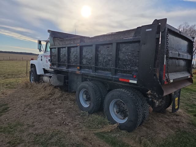 Image of Ford L9000 equipment image 2