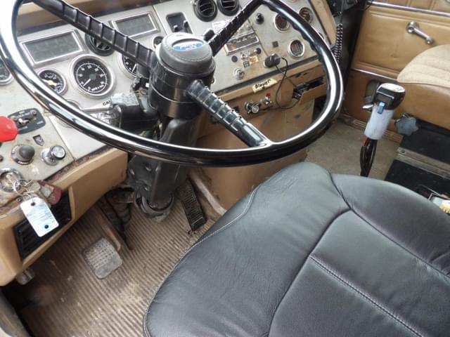 Image of Ford L9000 equipment image 3