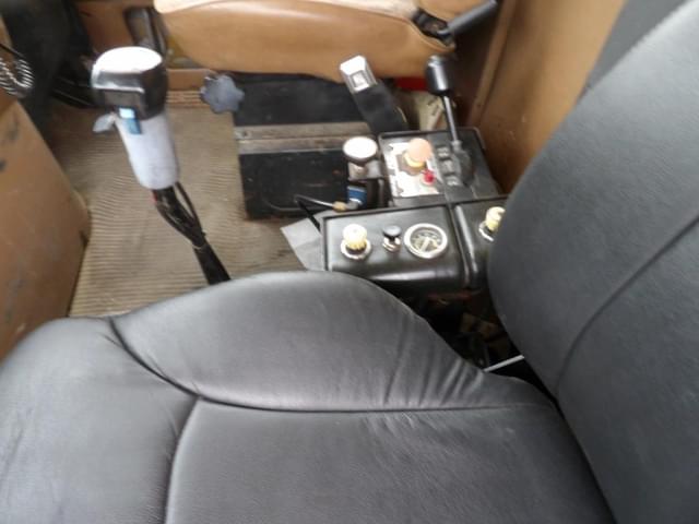 Image of Ford L9000 equipment image 4