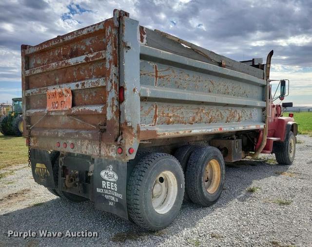 Image of Ford L9000 equipment image 4