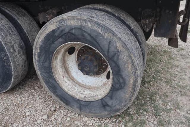 Image of Ford L9000 equipment image 4