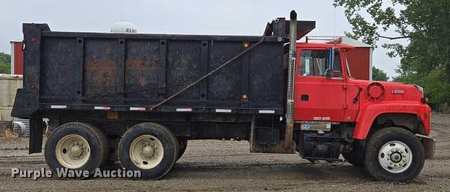 Image of Ford L9000 equipment image 3