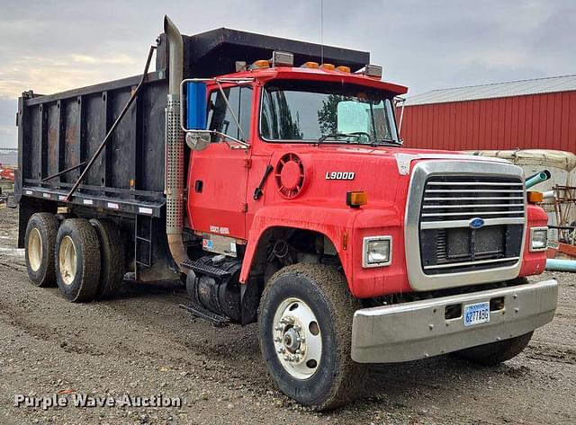 Image of Ford L9000 equipment image 2
