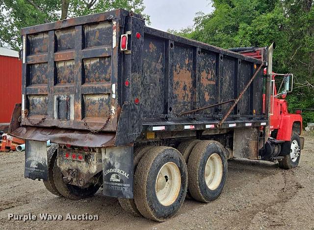 Image of Ford L9000 equipment image 4