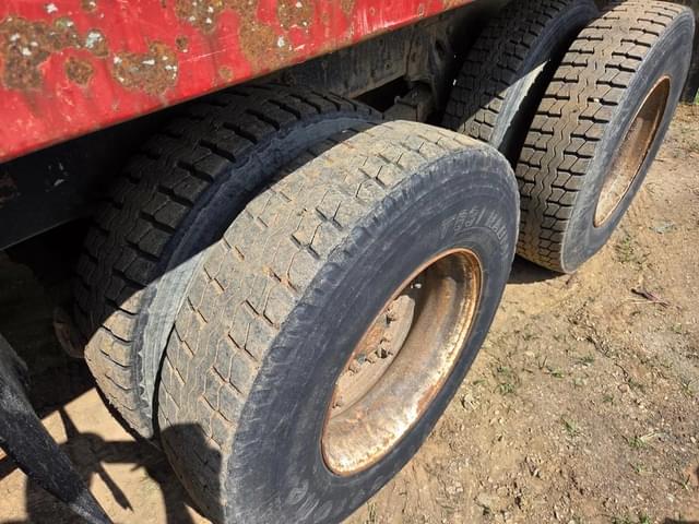 Image of Ford L9000 equipment image 4