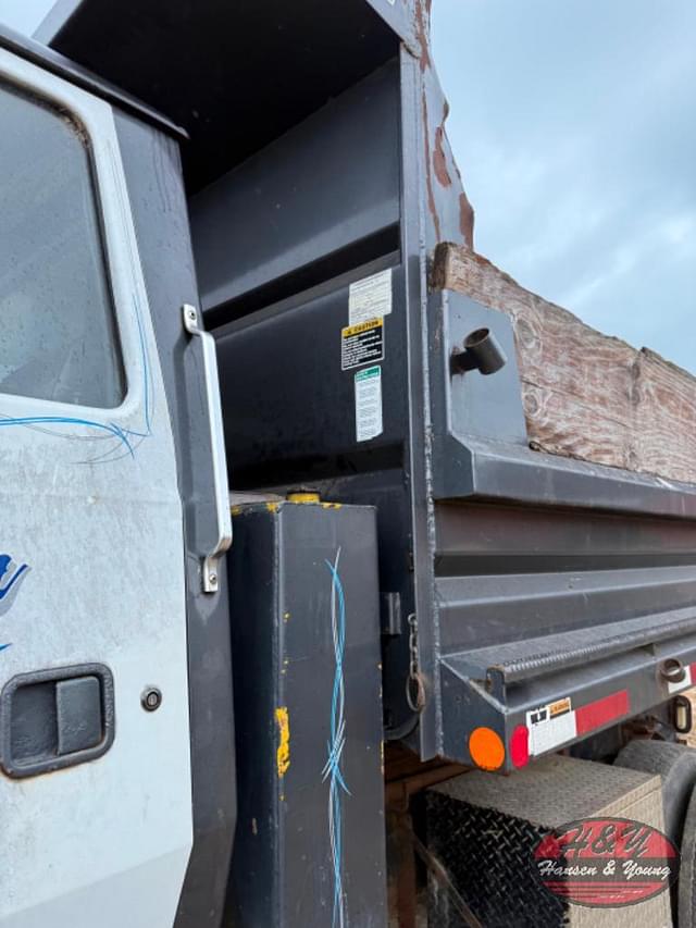 Image of Ford L9000 equipment image 4