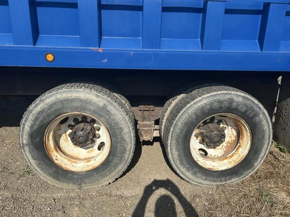 Image of Ford L9000 equipment image 3