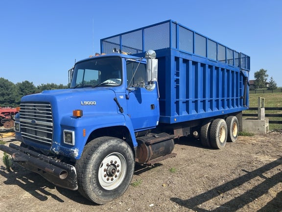 1995 Ford L9000 Equipment Image0