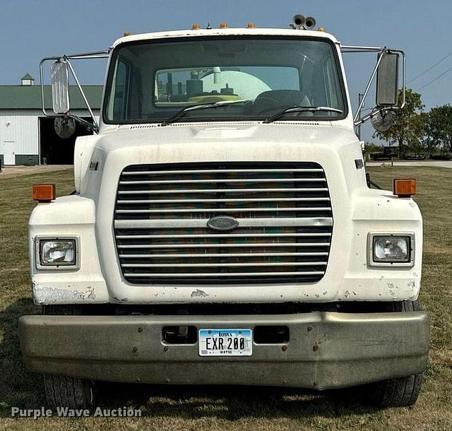 Image of Ford L9000 equipment image 1