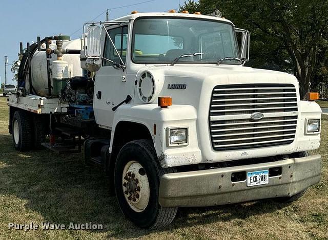 Image of Ford L9000 equipment image 2