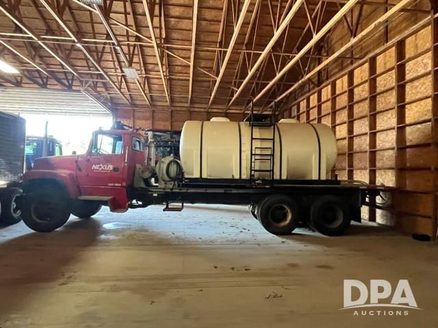 Image of Ford L9000 equipment image 2