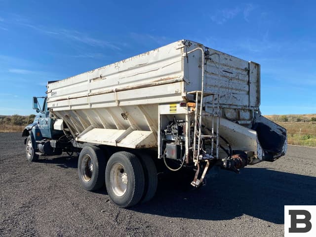 Image of Ford L9000 equipment image 2