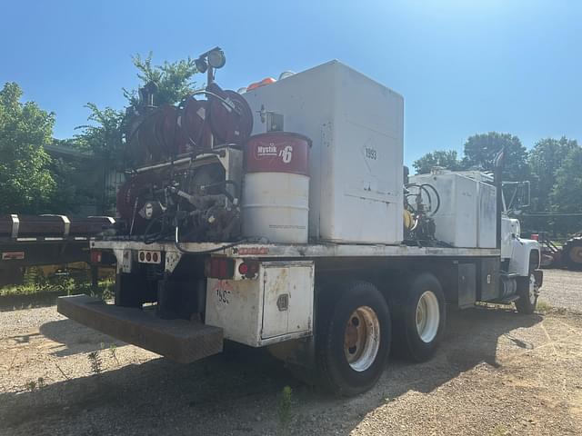 Image of Ford L9000 equipment image 2