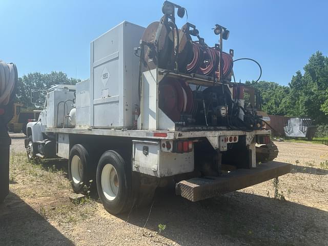 Image of Ford L9000 equipment image 3