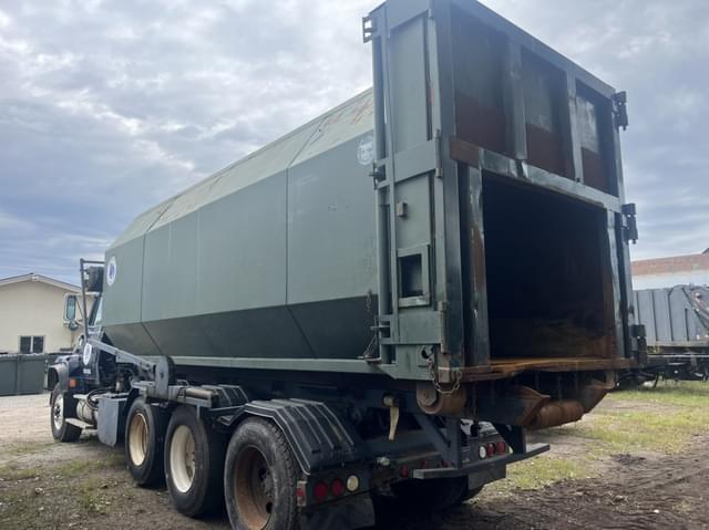 Image of Ford L9000 equipment image 3