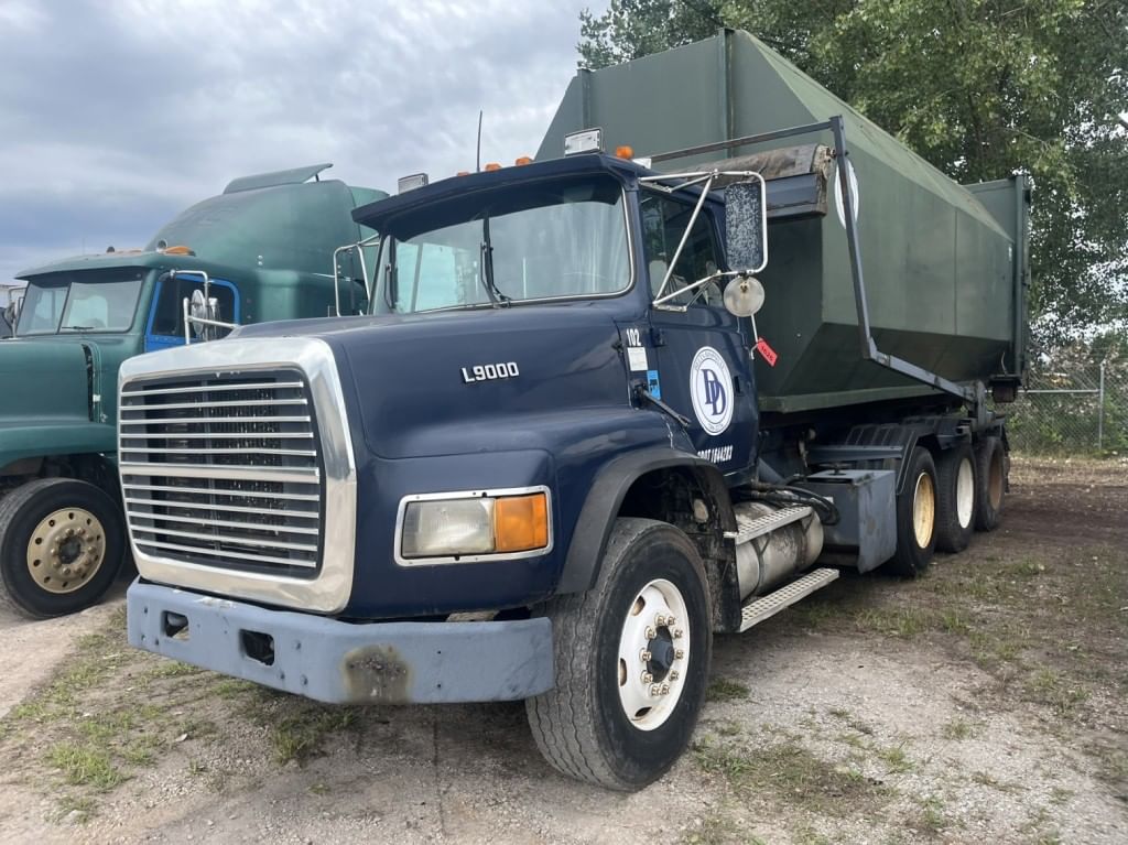 1995 Ford L9000 Equipment Image0