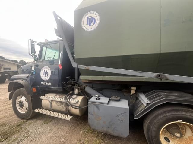 Image of Ford L9000 equipment image 2