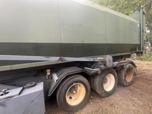 Image of Ford L9000 equipment image 1