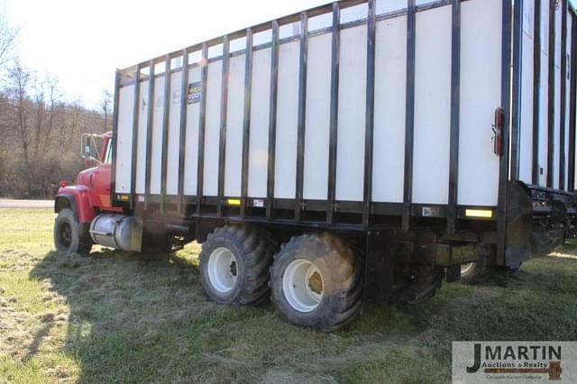 Image of Ford L9000 equipment image 2