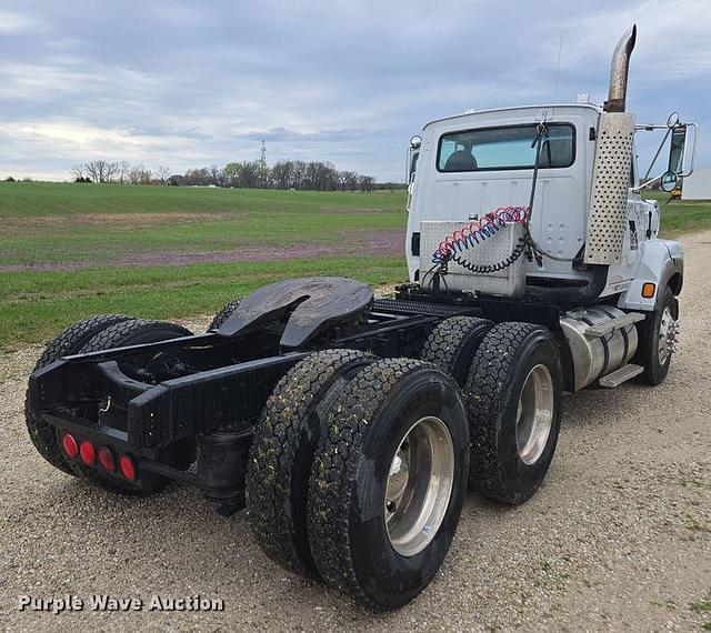 Image of Ford L9000 equipment image 4