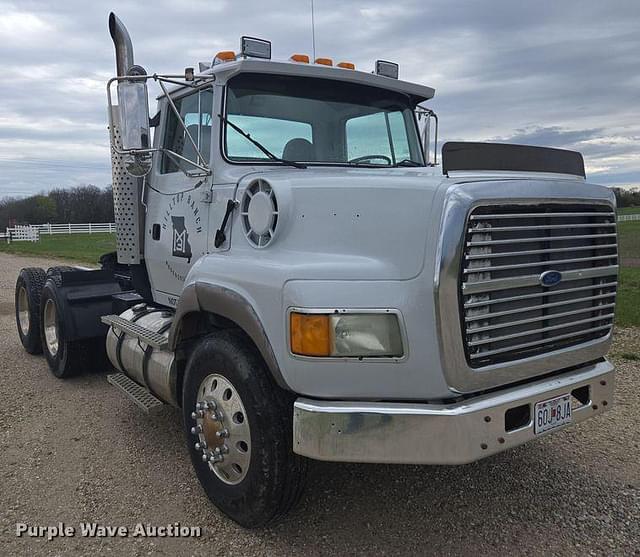 Image of Ford L9000 equipment image 2