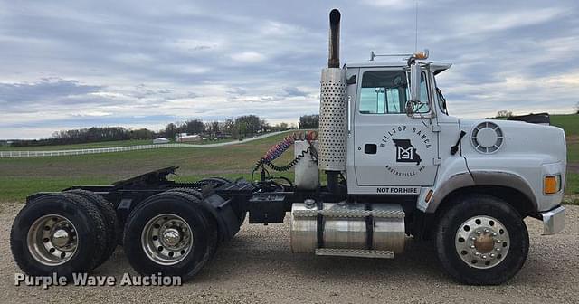 Image of Ford L9000 equipment image 3