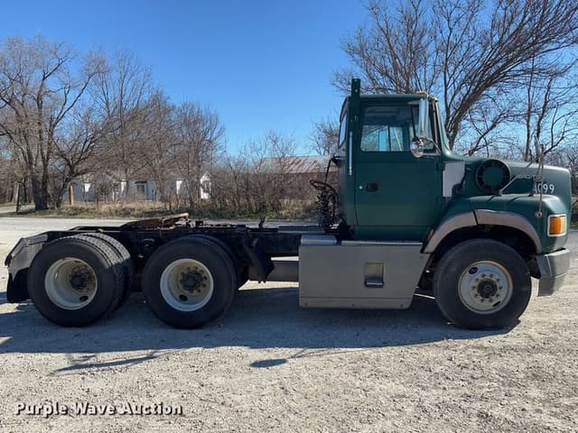 Image of Ford LTL9000 equipment image 3