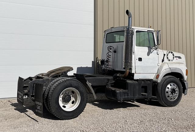 Image of Ford L9000 equipment image 4